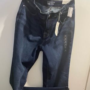 Maurices Baby Boot EverFlex high rise jeans. 18 long. NWT
